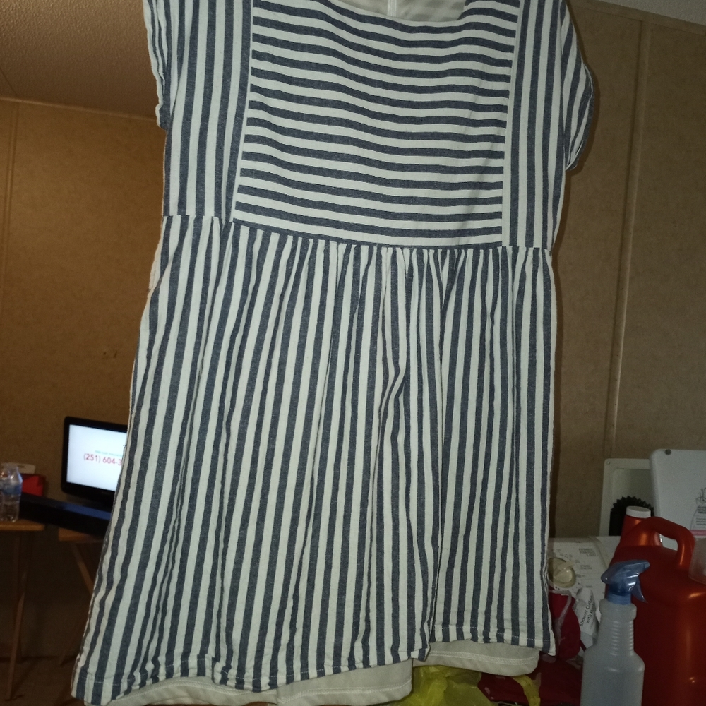 Top - Picture 2 of 2